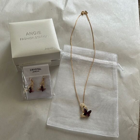 Jewelry - Beautiful & Classy Necklace & Earring Set